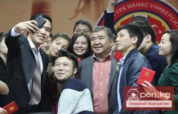 Прогрессивдүү демилгелер фонду «Лидерлер» мектебинде кыргызстандык жогорку окуу жайларынын жүздөн ашык студентин окутту