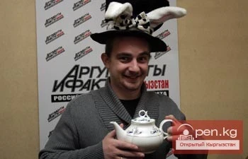 По следам Белого Кролика: «Безумное чаепитие» в пресс-центре «News-Asia»