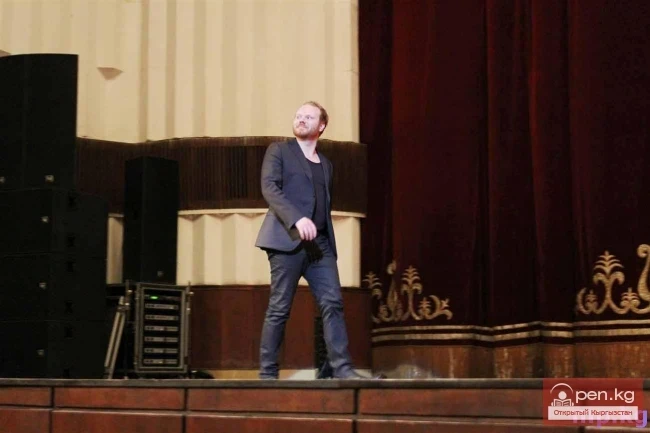 Шумахердин роялдын алдында