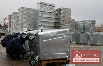 The first batch of containers for solid waste has been delivered to Bishkek.