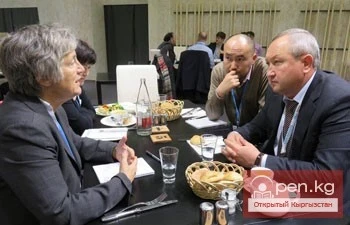 Кыргызская делегации провела неформальную встречу с представителем хозяев климатической конференции в Париже