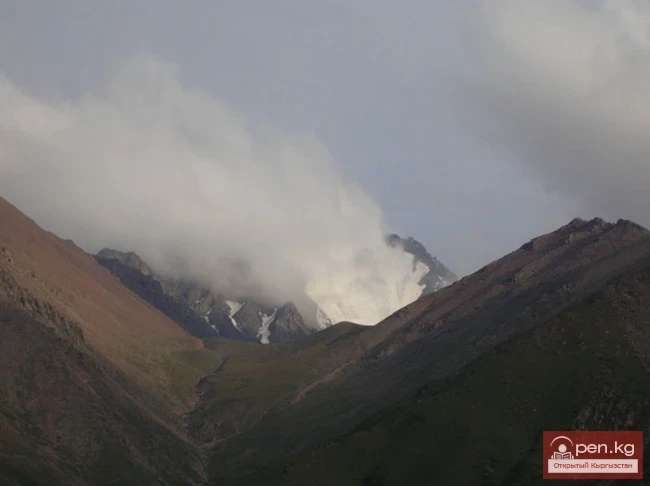 Горнолыжная база "Кашка-Суу" на кыргызском языке будет:

Шаңгы базасы "Кашка-Суу"