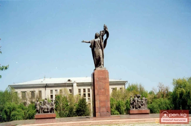 Monument "To the Fighters of the Revolution," created by sculptor T. Sadykov