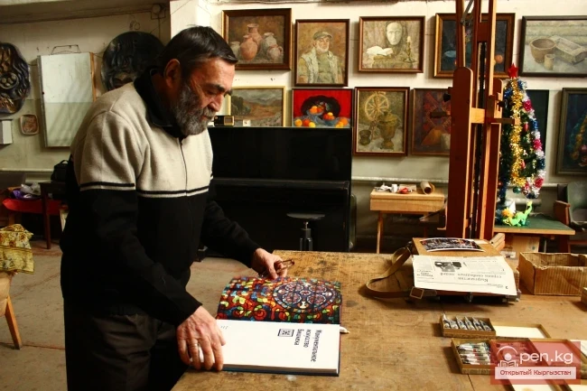 Улуу Ата Мекендик согуштун баатырларына арналган эстеликтер Кыргызстанда