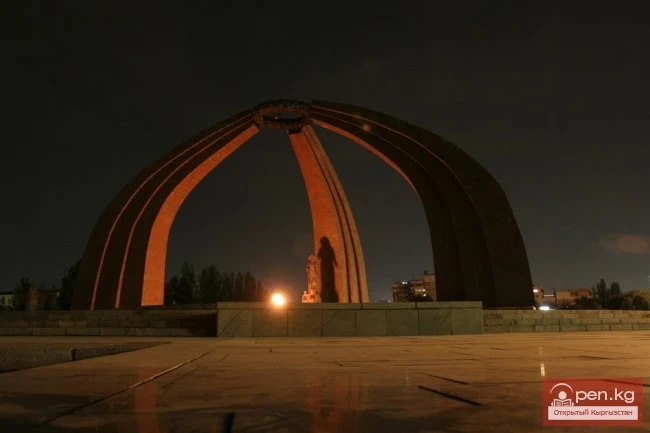 Жеңиш эстелигинин скульптуралык-архитектуралык комплекси