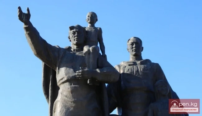 Жеңиш эстелигинин скульптуралык-архитектуралык комплекси