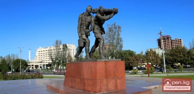 Жеңиш эстелигинин скульптуралык-архитектуралык комплекси