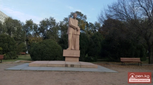 Киргизиядагы эл аралык мааниге ээ портреттик эстеликтер