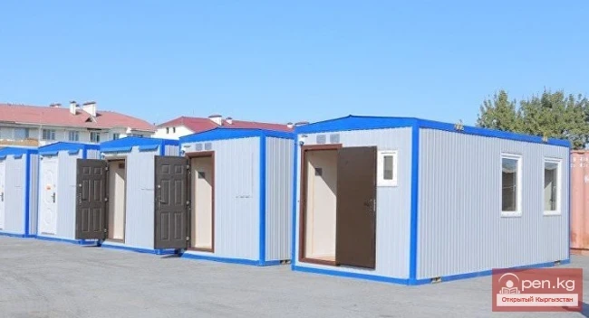 МЧС РФ 35 контейнердик жайларды кырсыкка кабылган Кыргызстанга өткөрүп берди