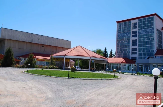 The title translates to "Rokhat NBU Boarding House."