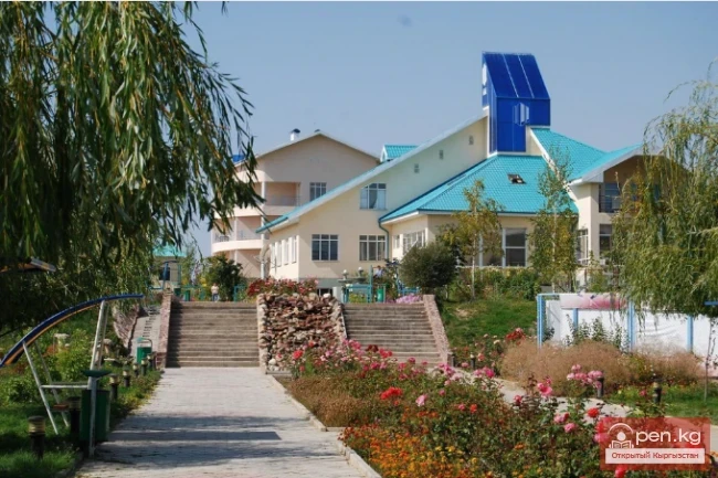 Hotel "Three Crowns"