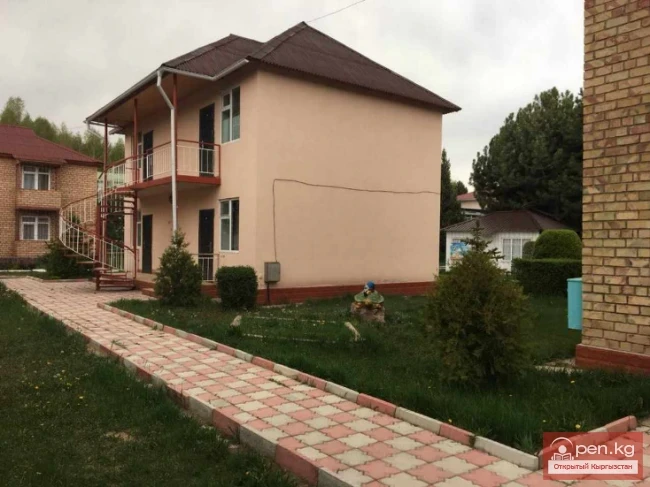 The title translates to "Pension 'Voyage'."