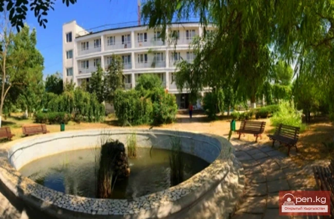 The title translates to "Guesthouse 'Golden Sands'."