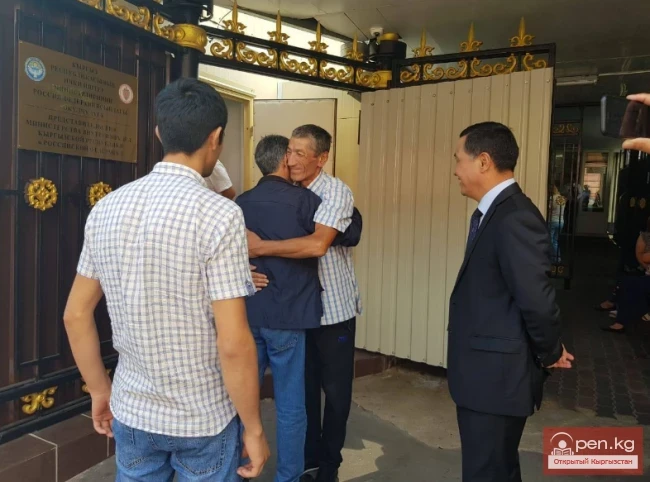 Төртүнчү жыл бою кыдырып, Туулган Жерге кайтуу