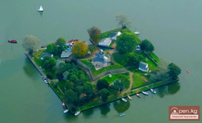 The smallest inhabited islands in the world