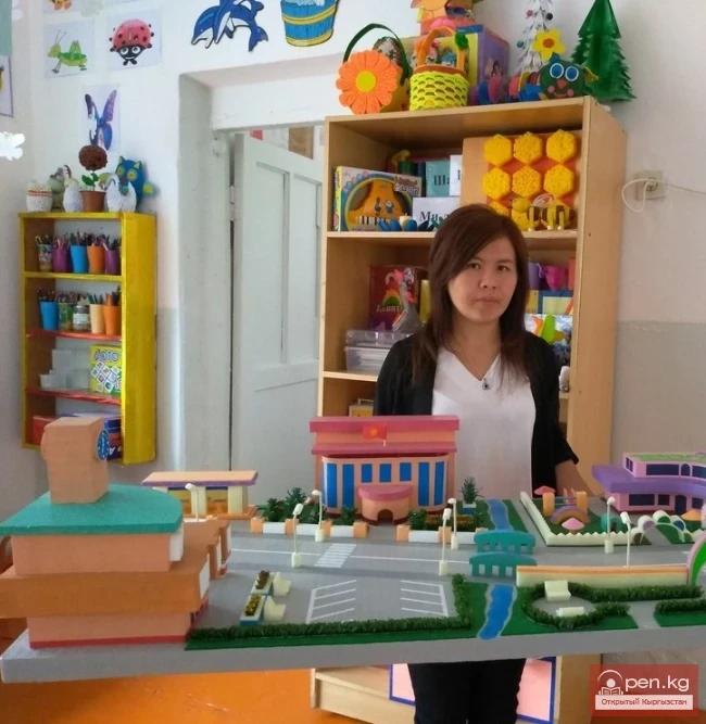A Taraskan from Naryn Makes Toys for Children from Paper and Plastic Bottles