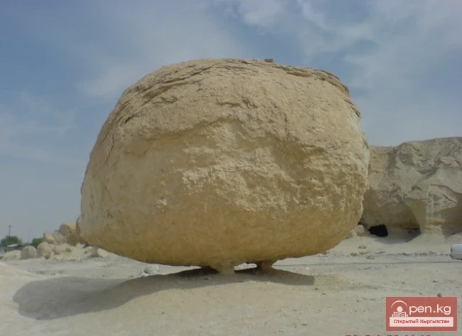 Балансирующие камни и скалы