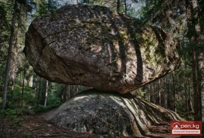 Балансирующие камни и скалы