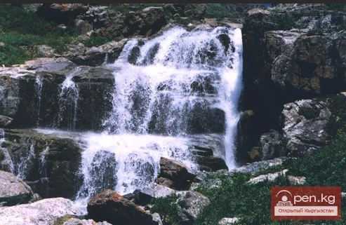 Burgan-Suu Waterfall