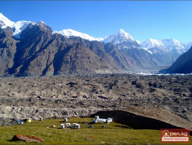 Хребет Сарыджаз