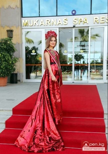Kyrgyz model and TV presenter won the Grand Prix of the international beauty contest 'Mrs. Universe - 2019'