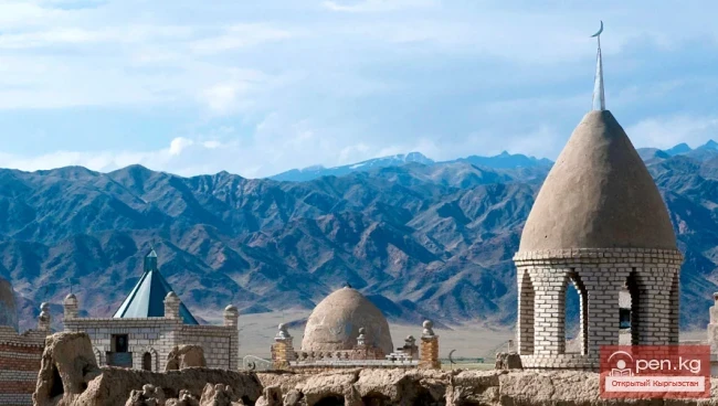 Кыргыз мавзолейлери жана гүмбөздөрү