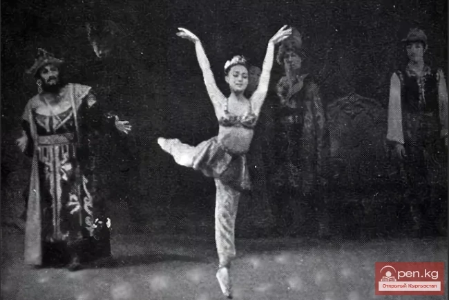 Первые киргизские танцы на профессиональной сцене