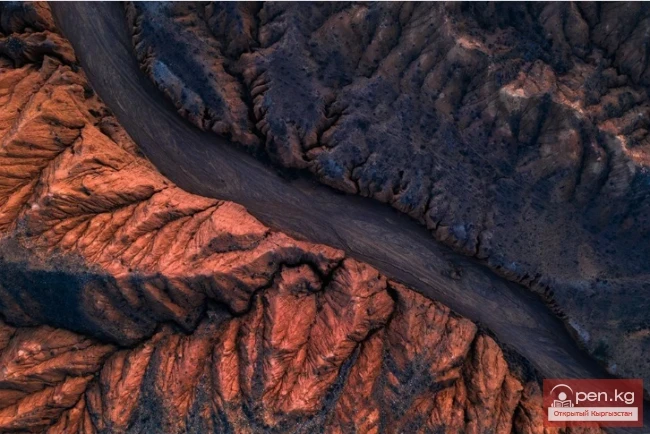 Голландиядан келген фотограф Иссык-Көлдүн түштүк жээгиндеги уникалдуу жерлердин сүрөттөрүн жарыялады