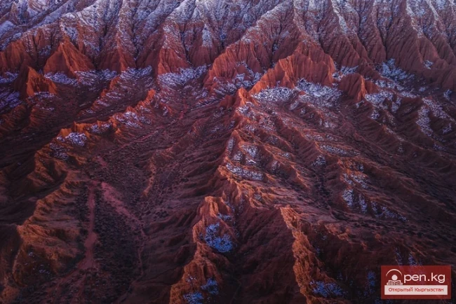 Голландиядан келген фотограф Иссык-Көлдүн түштүк жээгиндеги уникалдуу жерлердин сүрөттөрүн жарыялады