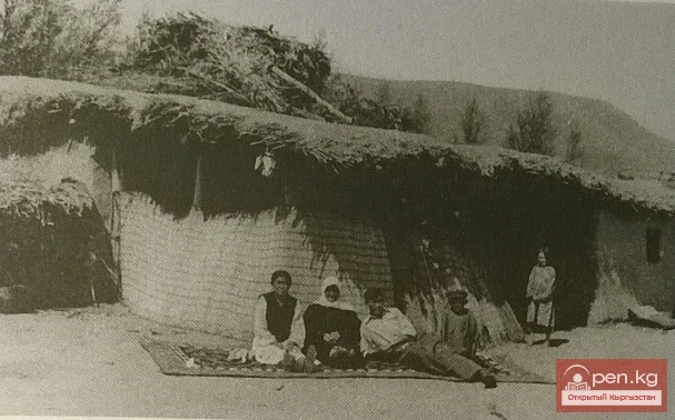 Teacher's family. Village of Koodul, collective farm named after Stalin, Koodul village council, Toktogul district, Jalal-Abad region. 1955. Photo from the collection of E.I. Makhova. Archive of the Institute of Ethnology and Anthropology of the Russian Academy of Sciences