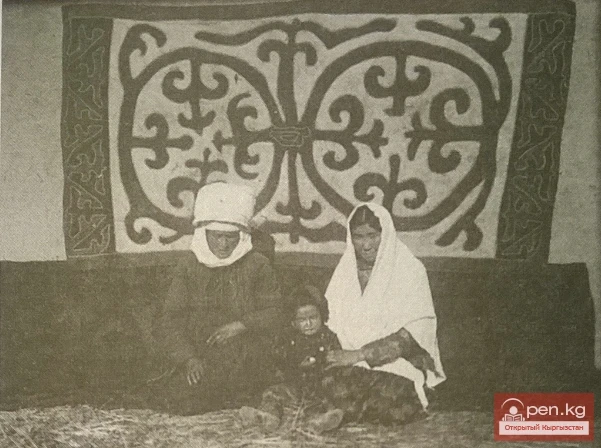 Women's Clothing and Jewelry of the Kyrgyz in the 19th - 20th Centuries.