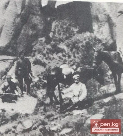 Пишпекский санитарный врач Зороков , с санитарным отрядом в горах.