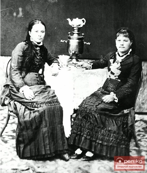 Дочь Мария, справа. Фота 1910е.