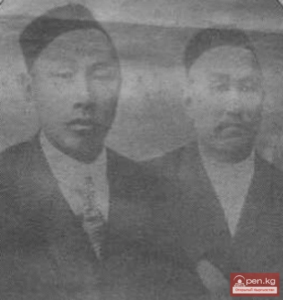 Пишпек шаары. Гали Матяньюнун макаласын колдонду. Сүрөттө эки агайынды Люлюза жана Сусуза Матянью. Агайындар Пишпектин эң ири соодагерлери жана өз шаарында сыйлуу адамдар болушкан. Экиси да орус мектебин аяктаган. Люлюза Ташкентте окуусун уланткан, армияда кызмат кылган. (унтер-офицер наамы болгон) Меккеге ажылыкка барып келген. (Люлюза - хаджа) Шаардык башкарууда жогорку кызматта болгон. Романовдор үй-бүлөсүнүн 300 жылдыгын белгилөө үчүн шаардык делегациянын (үч адамдан турган) курамында болгон. Тойдо орден жана хорунжий наамын алган. (Бул казак офицердик наамы, подпоручикке барабар, бул наамга бийликтин ишенимин жана жакшылыгын алган адамдар ээ болушкан.) Николай экинчи императордун кабыл алуусуна ээ болгон. 1918-жылдагы декабрь окуялары учурунда кездешкен окко кабылып, каза болгон. Сусуза ЗАГСтан Достук мейманканасына чейин жайгашкан дүкөндөр тармагына ээ болгон. 1932-жылы үй-бүлөсү менен Кульжага кеткен. 1957-жылы Джамбулдун жанында 78 жашында каза болгон. (Кытайдан кайтып келгенден кийин бир нече айдан кийин).