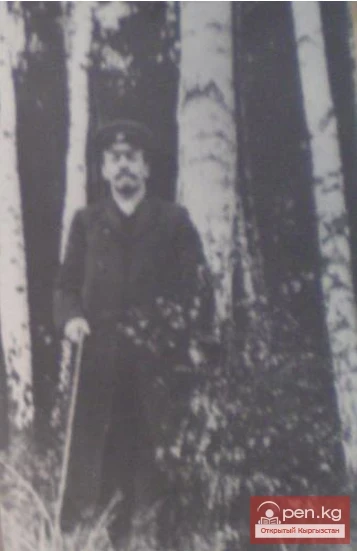 Владимир Александрович Васильев. Петербургдук инженер болуп, 1907-жылы Пишпек шаарына келген. Чу жана Нарын дарыяларында изилдөө иштеринин начальниги болгон. 1916-жылы 