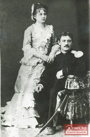 Пишпек гарнизонунун офицери жубайы менен. 1900-жылдар.