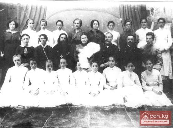 Гимназисткалар, 1916-жыл.