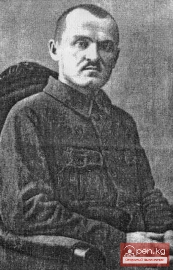 Илья Архипович Фатьянов. 1925-жылы ЦК ВКП (б) Пишпекке обкомдун председатели болуп дайындалган. Кыргызстандын ичинде үч жыл иштеди. Андан кийин Москвага чакырылган. Союздук маанидеги пенсионер болуп калды. Анын урматына - Фатьянов көчөсү.