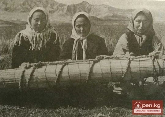 Women making felt. Reproduction
