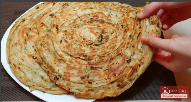 Киргизская лепешка каттама с луком