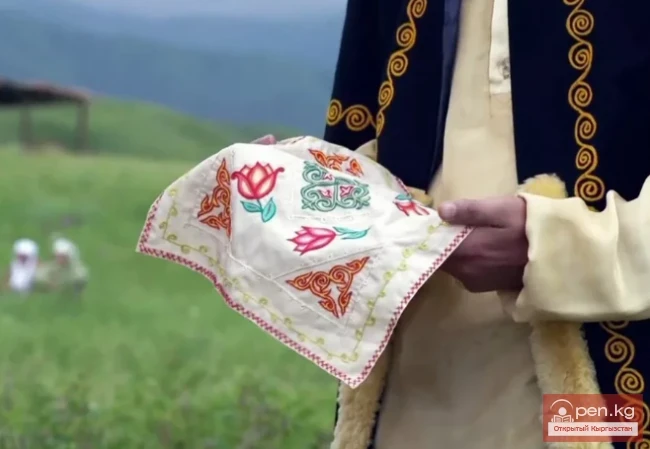 Counting stitches of Kyrgyz artisans. The "tersayik" stitch.