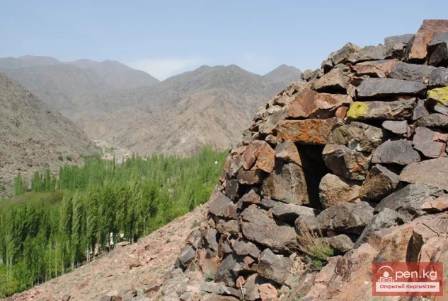 Древнее поселение в долине р.Ходжа-Бакырган