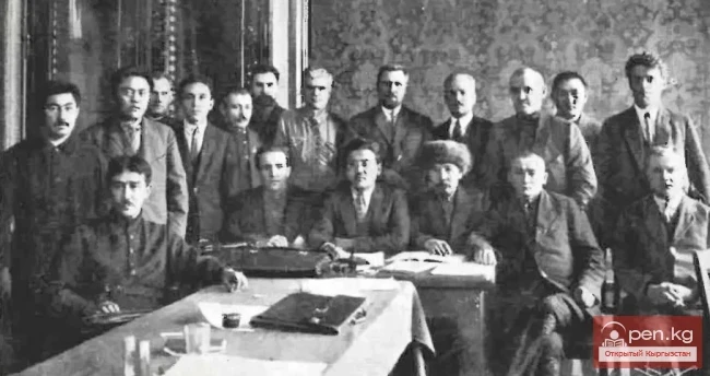 Cleaning the Soviet Apparatus of Socially Alien Elements in the 1930s