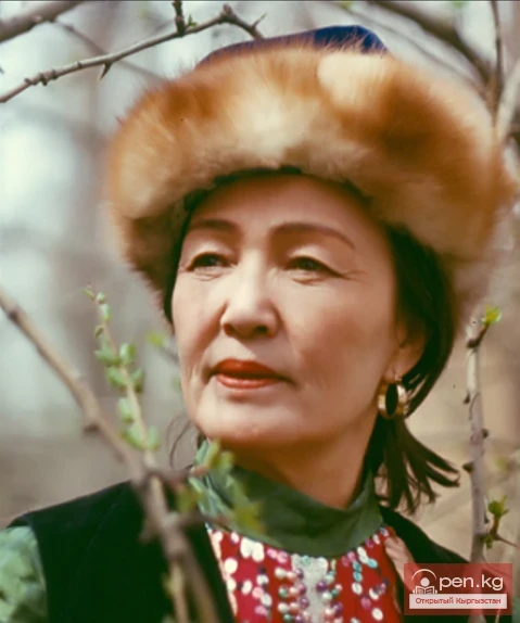 Советтин эл артисти Бакен Кыдыкеева