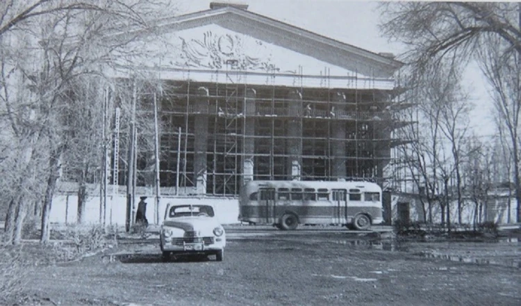 Экономическое и культурное развитие города Фрунзе в послевоенные годы