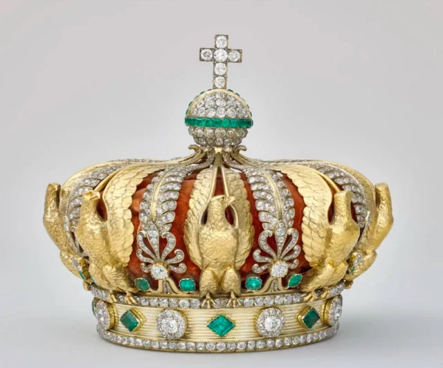 Jewelry was stolen from the Louvre in broad daylight. Some has already been found