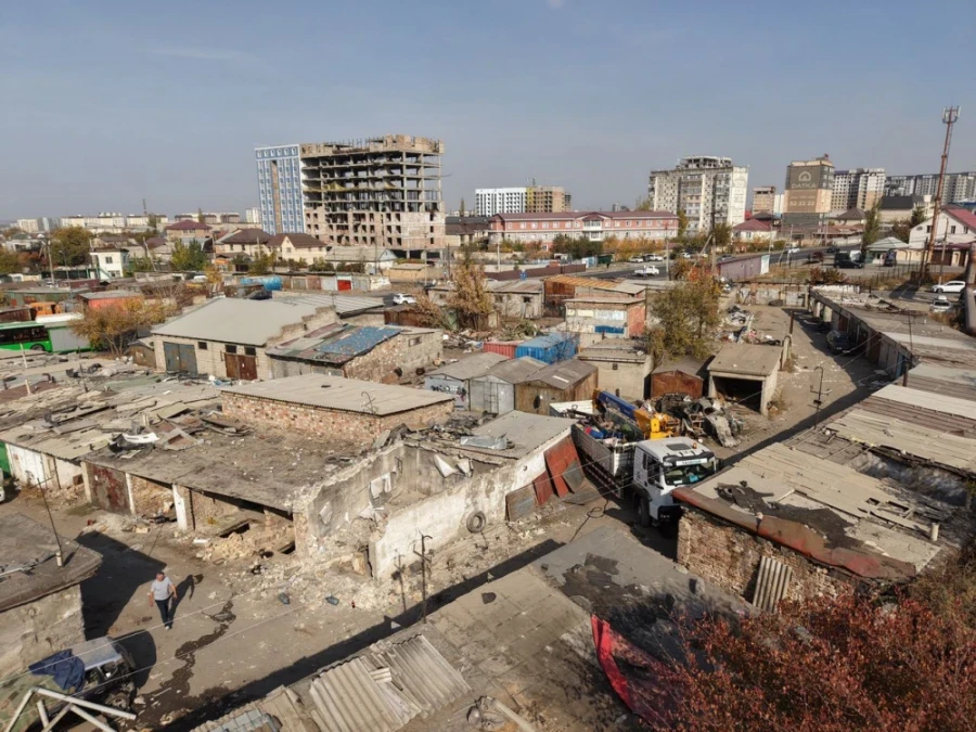 Мэрия Бишкека начала массовый снос гаражей