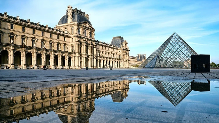 Драгоценности из Лувра переданы в Нацбанк Франции