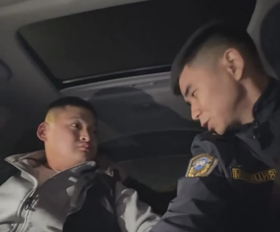 В Бишкеке поймали пьяного водителя, его пассажир обматерил патрульных