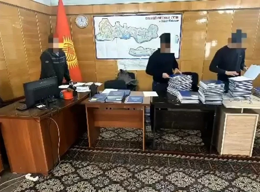 Вице-мэр Таш-Кумыра и директор ДМС задержаны за махинации с земельными участками